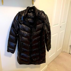 Mid length puffer jacket with hood